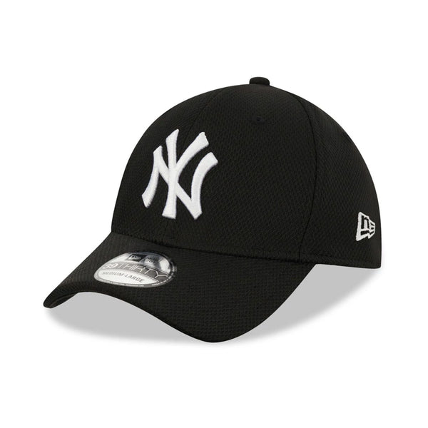 New Era New York Yankees Black 39THIRTY Cap - Cap On