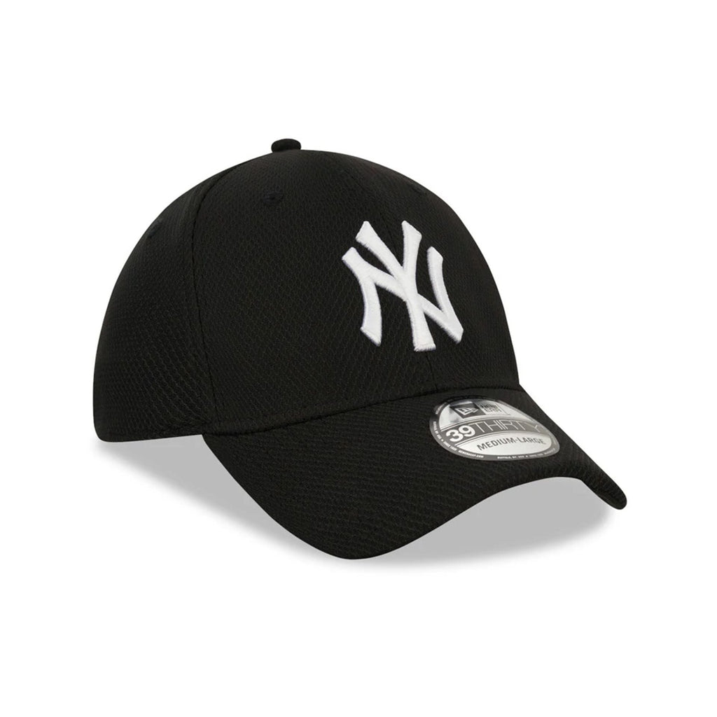 New Era New York Yankees Black 39THIRTY Cap - Cap On