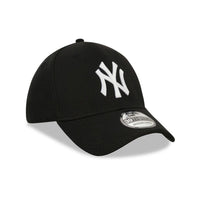 New Era New York Yankees Black 39THIRTY Cap - Cap On