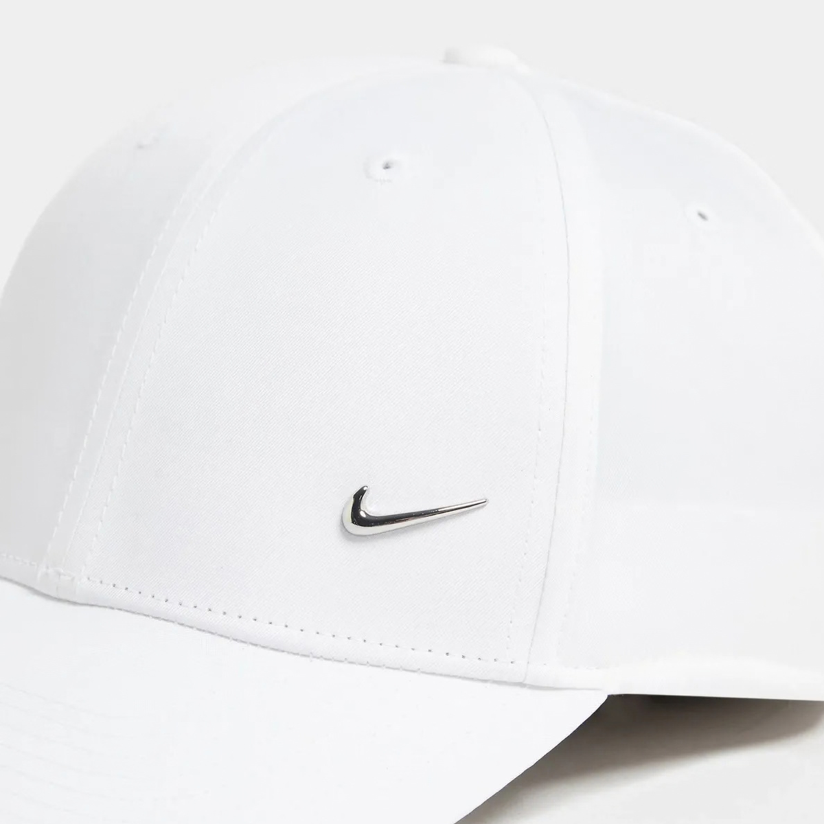 Nike Club Structured Metal Swoosh Cap
