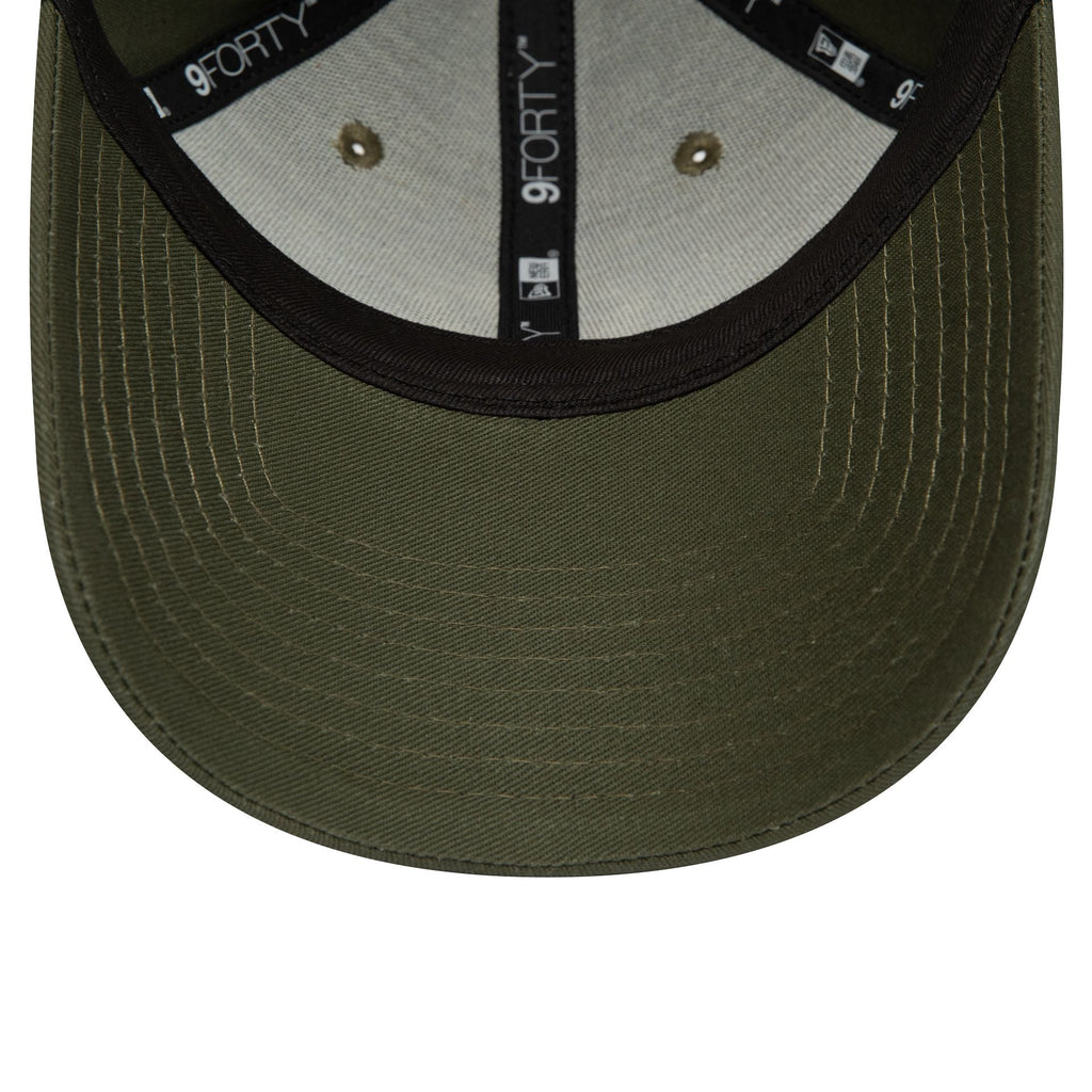 New Era New York Yankees Womens League Essential Green 9FORTY Adjustable Cap - Cap On