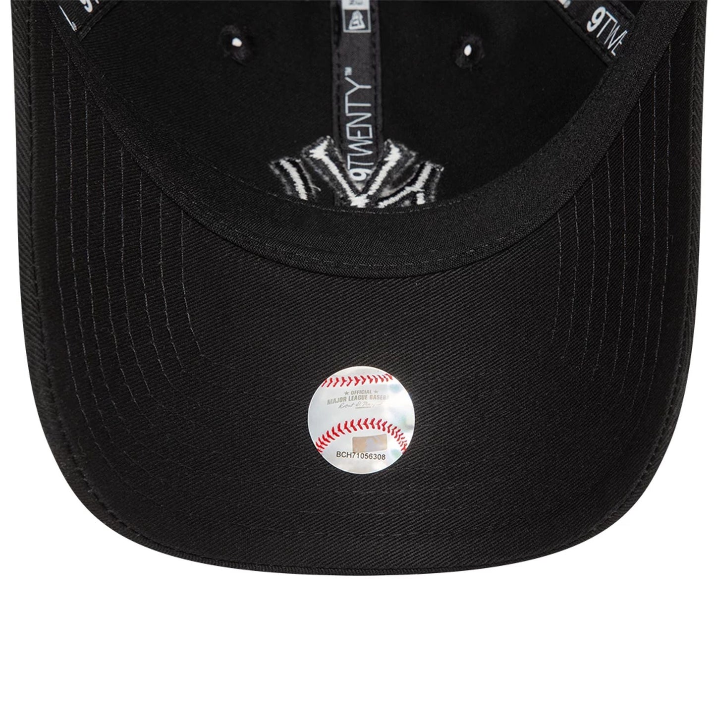 New Era New York Yankees League Essential Black On Black 9TWENTY Adjustable Cap - Cap On