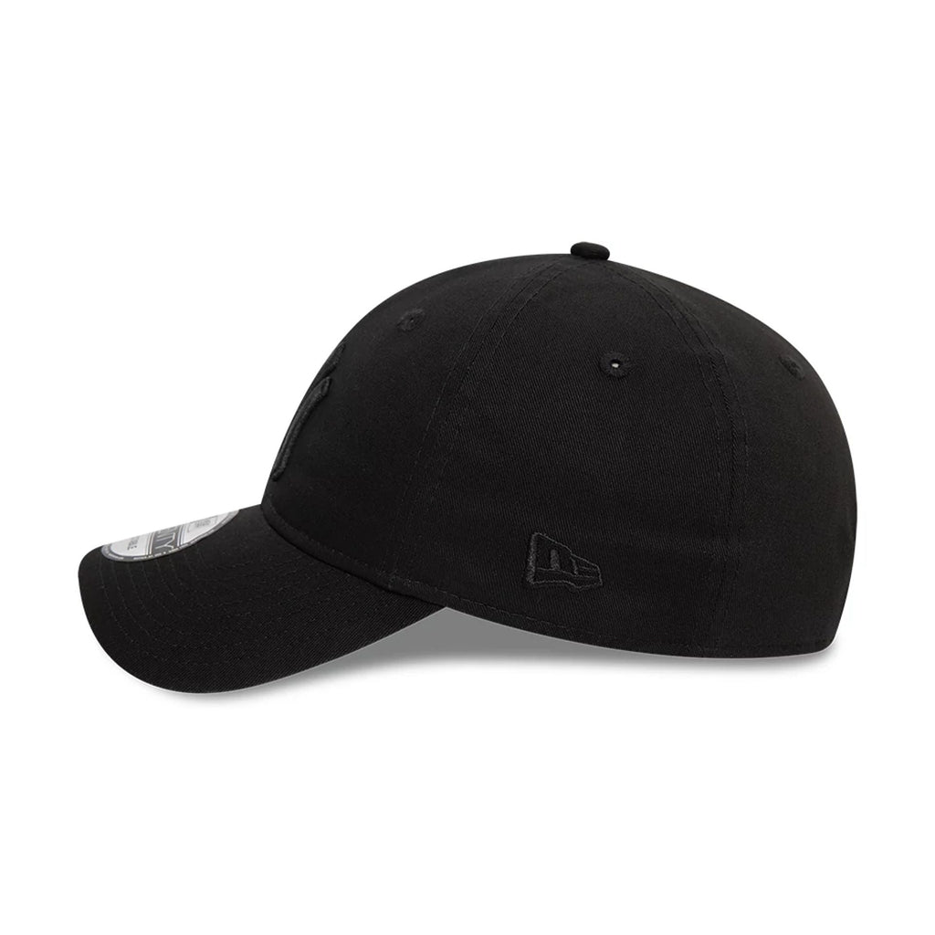 New Era New York Yankees League Essential Black On Black 9TWENTY Adjustable Cap - Cap On