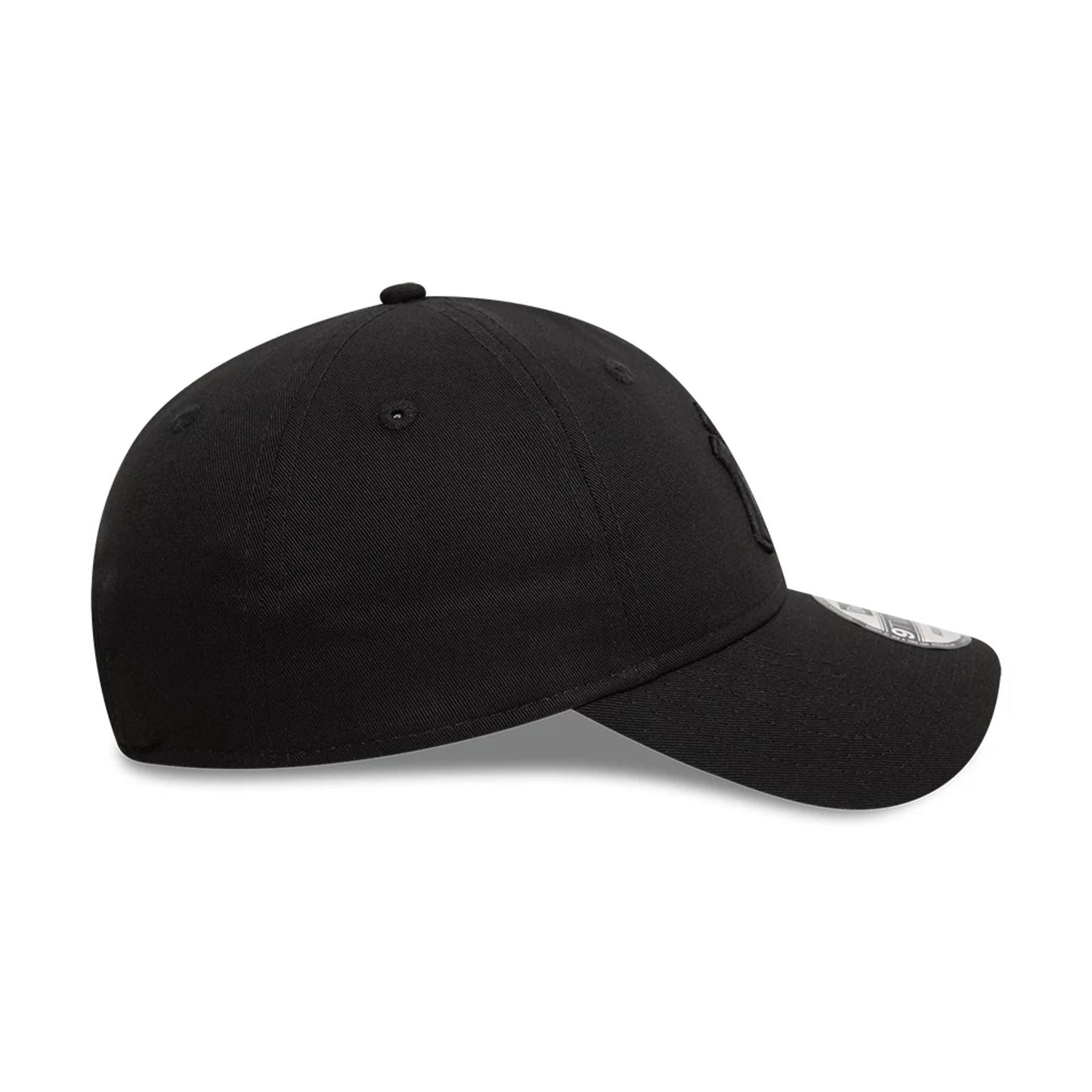 New Era New York Yankees League Essential Black On Black 9TWENTY Adjustable Cap - Cap On