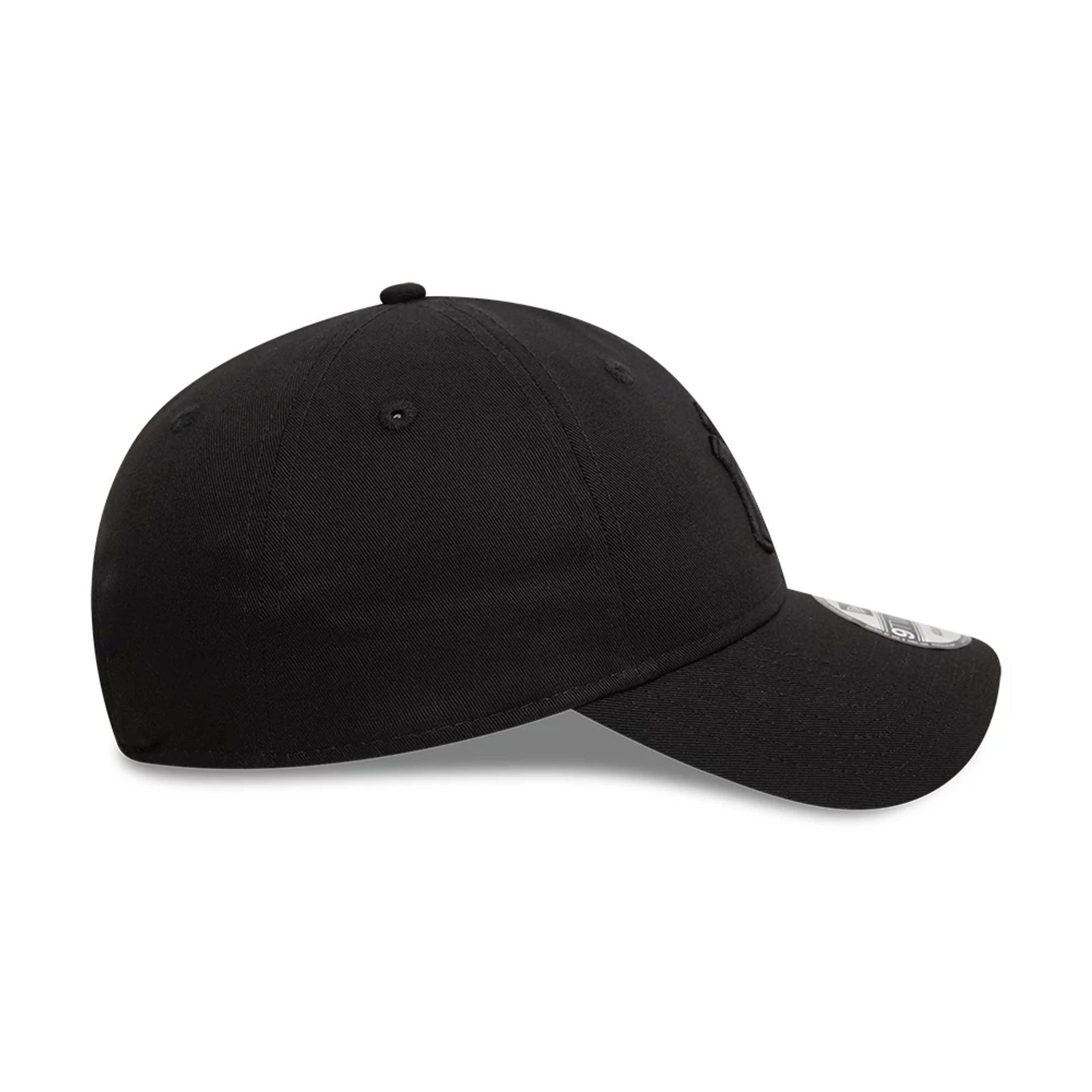 New Era New York Yankees League Essential Black On Black 9TWENTY Adjustable Cap - Cap On