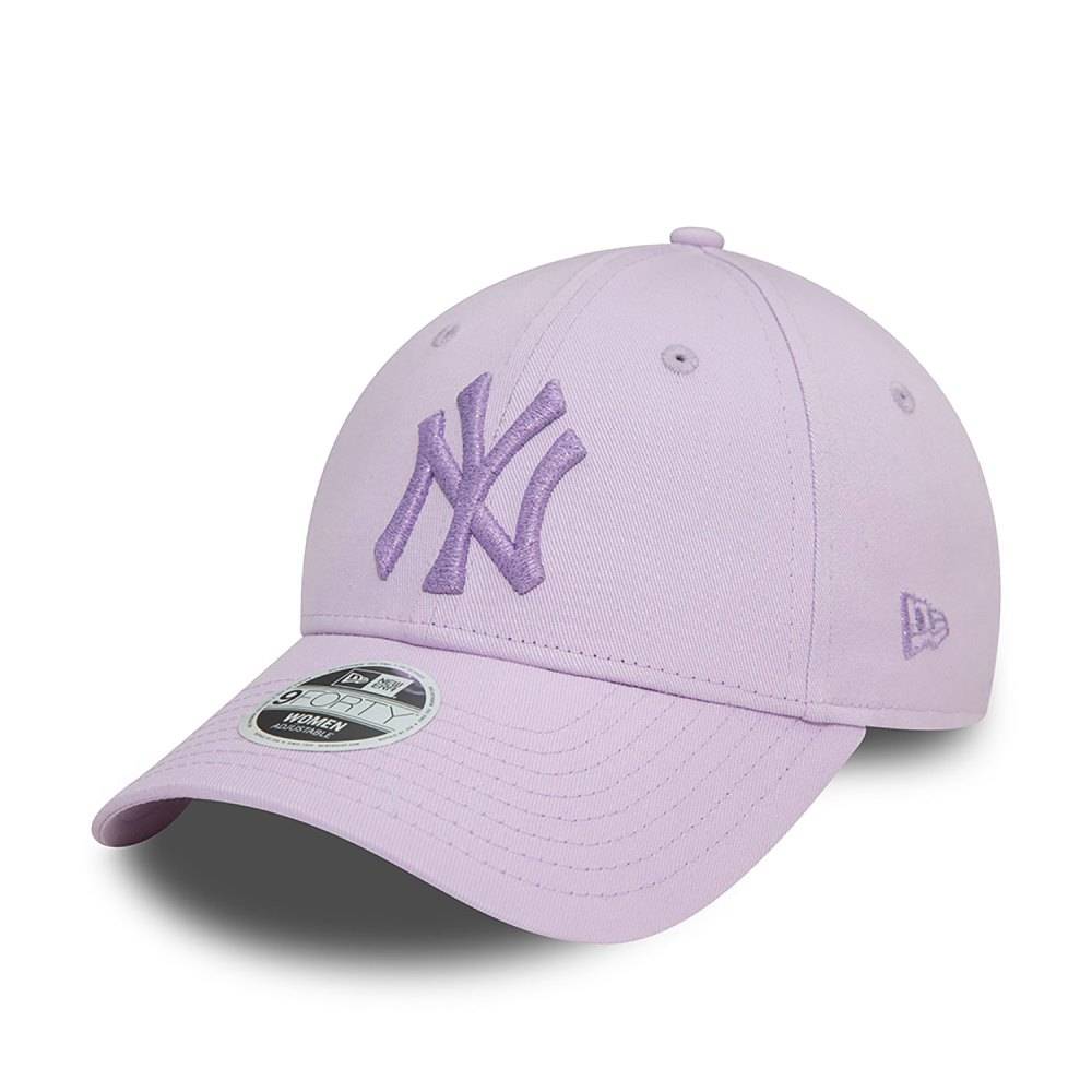 New York Yankees Essential Womens Purple 9FORTY Cap - Cap On