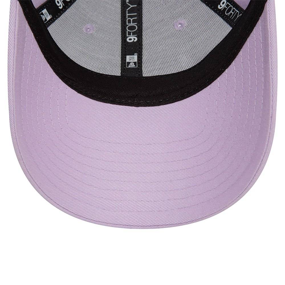 New York Yankees Essential Womens Purple 9FORTY Cap - Cap On