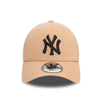 New Era New York Yankees League Essential Beige 39THIRTY Stretch Fit Cap - Cap On