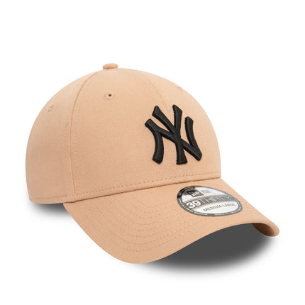 New Era New York Yankees League Essential Beige 39THIRTY Stretch Fit Cap - Cap On