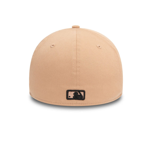 New Era New York Yankees League Essential Beige 39THIRTY Stretch Fit Cap - Cap On