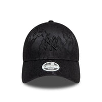 New Era New York Yankees Womens Lace Black 9FORTY Adjustable Cap - Cap On