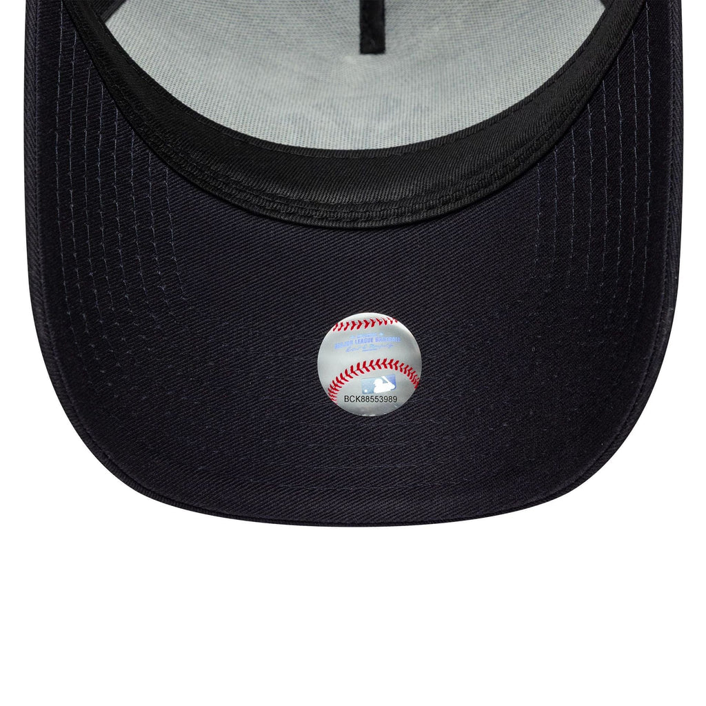 New Era New York Yankees MLB Team Outline Navy E-Frame Trucker Cap