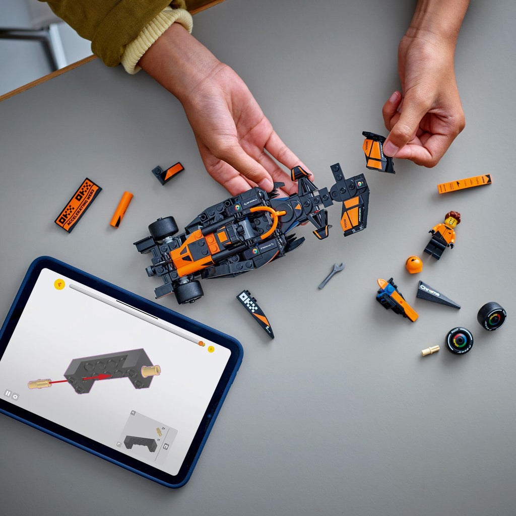 McLaren F1 LEGO® Speed Champions MCL38 Set