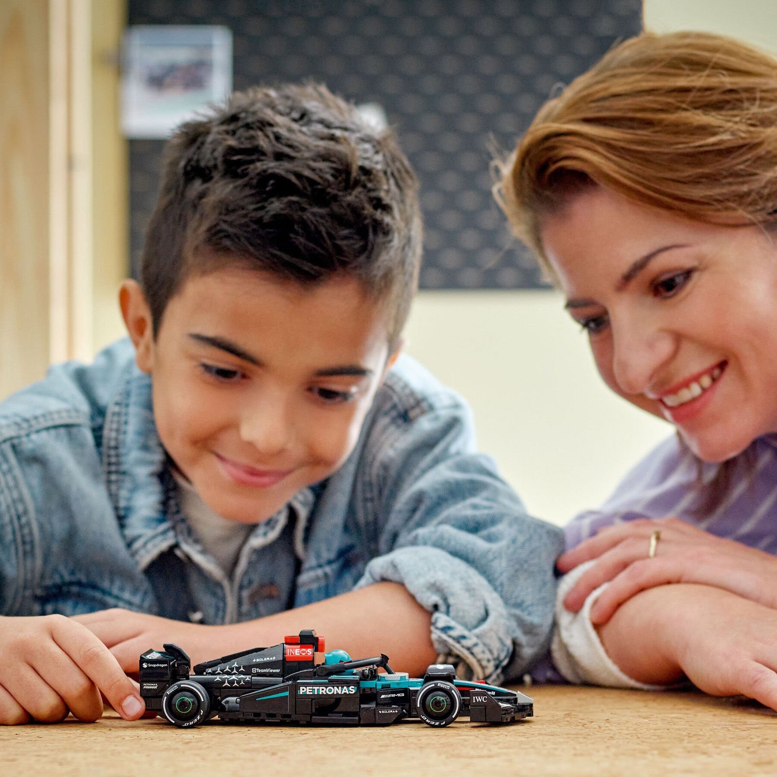Mercedes-AMG F1 LEGO® Speed Champions W15 Set