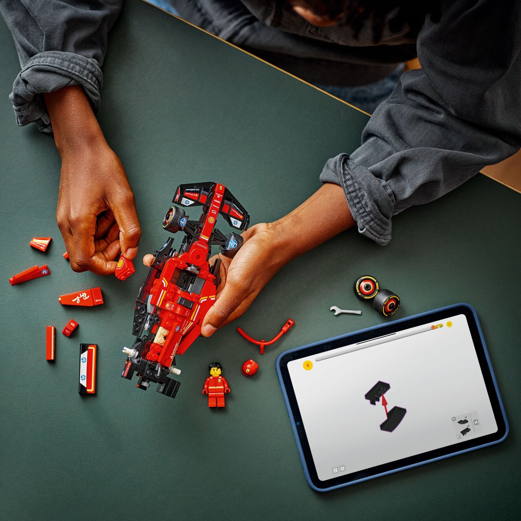 Scuderia Ferrari F1 LEGO® Speed Champions SF-24 Set