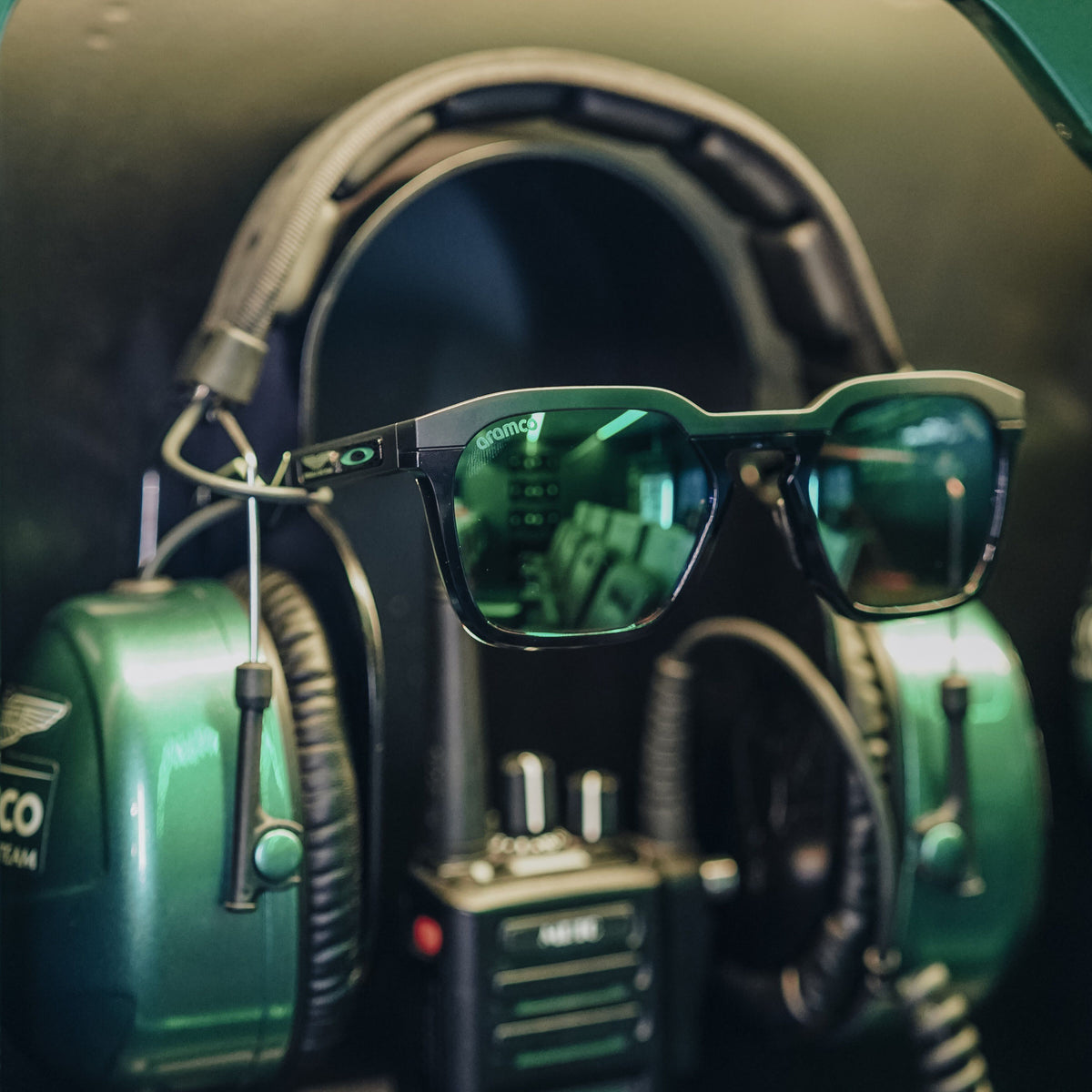 Aston Martin F1 Team Oakley HSTN Metal Aston Martin Aramco F1® Team