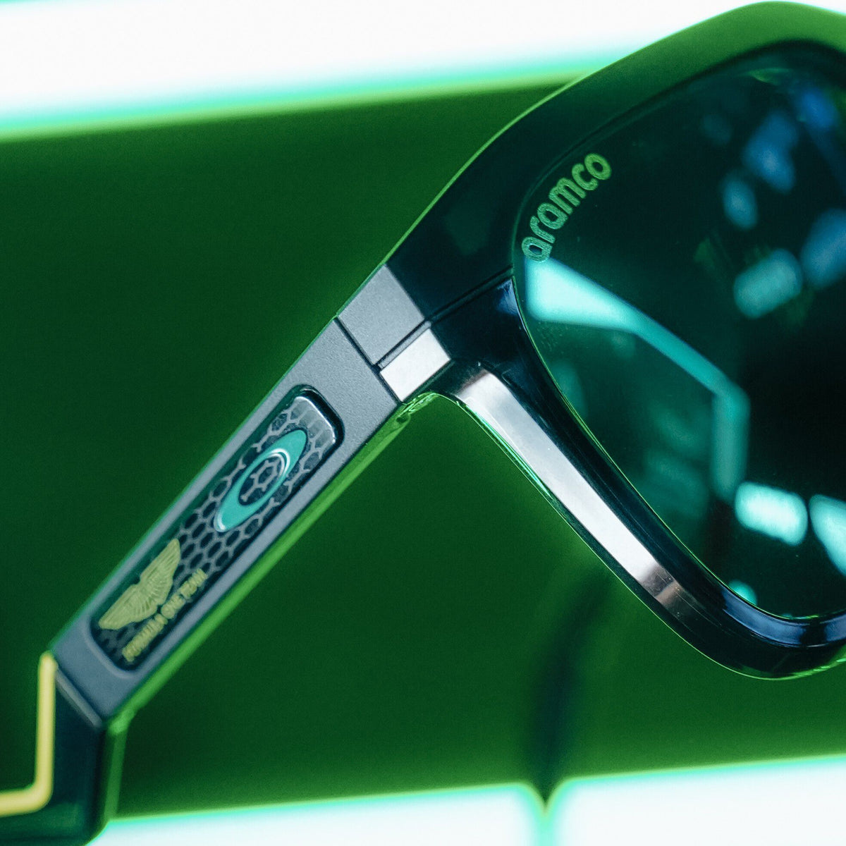 Aston Martin F1 Team Oakley HSTN Metal Aston Martin Aramco F1® Team