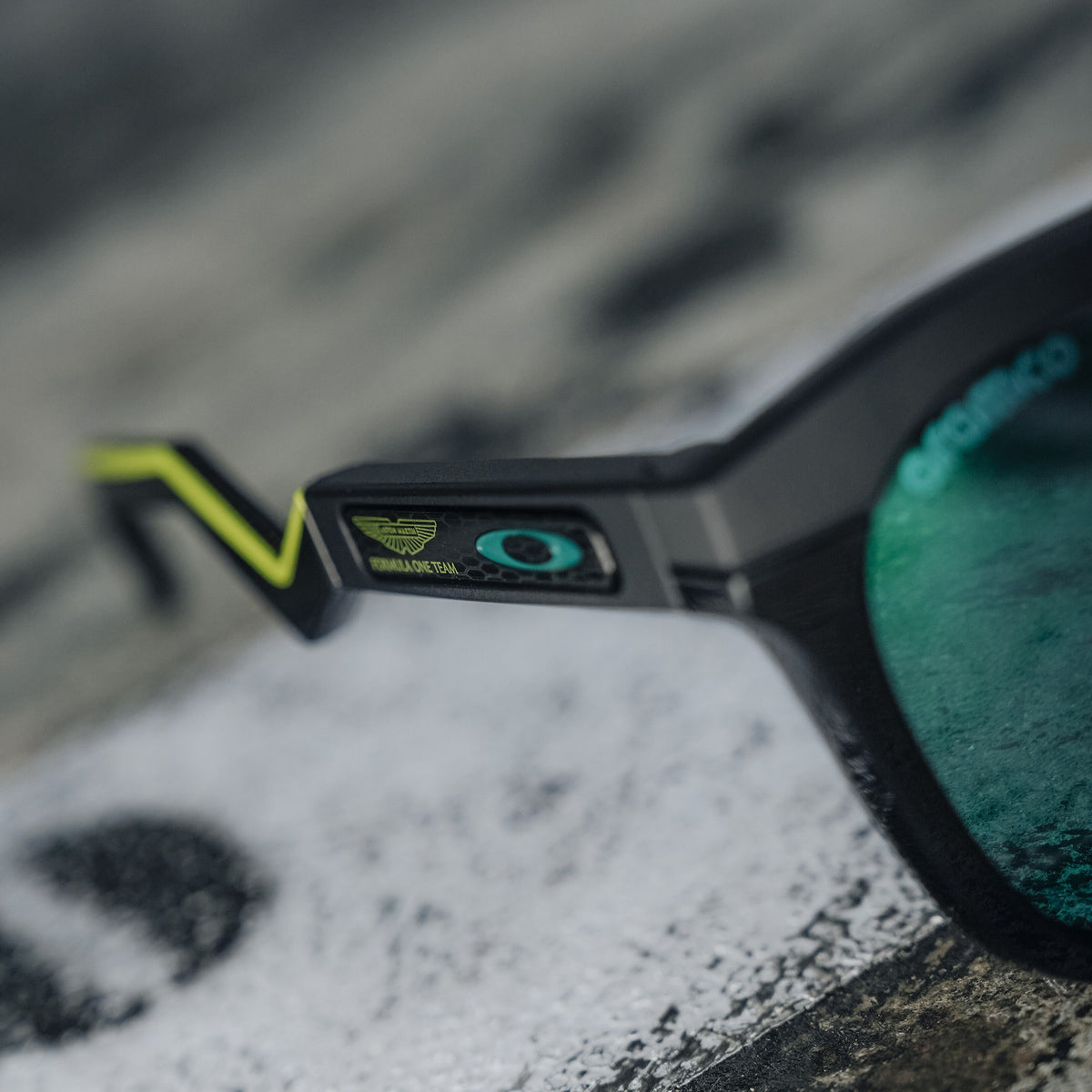 Aston Martin F1 Team Oakley HSTN Metal Aston Martin Aramco F1® Team