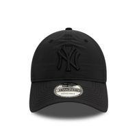 New Era New York Yankees League Essential Black 9TWENTY Adjustable Cap - Cap On