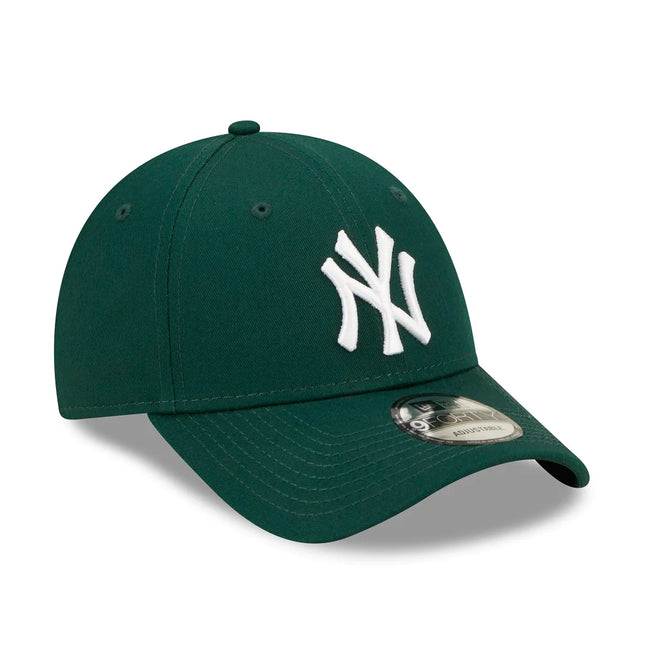 New Era New York Yankees 9FORTY League Essential Green Cap - Cap On