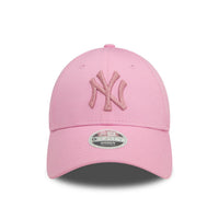 New York Yankees Essential Womens Pink 9FORTY Cap - Cap On