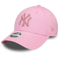 New York Yankees Essential Womens Pink 9FORTY Cap - Cap On