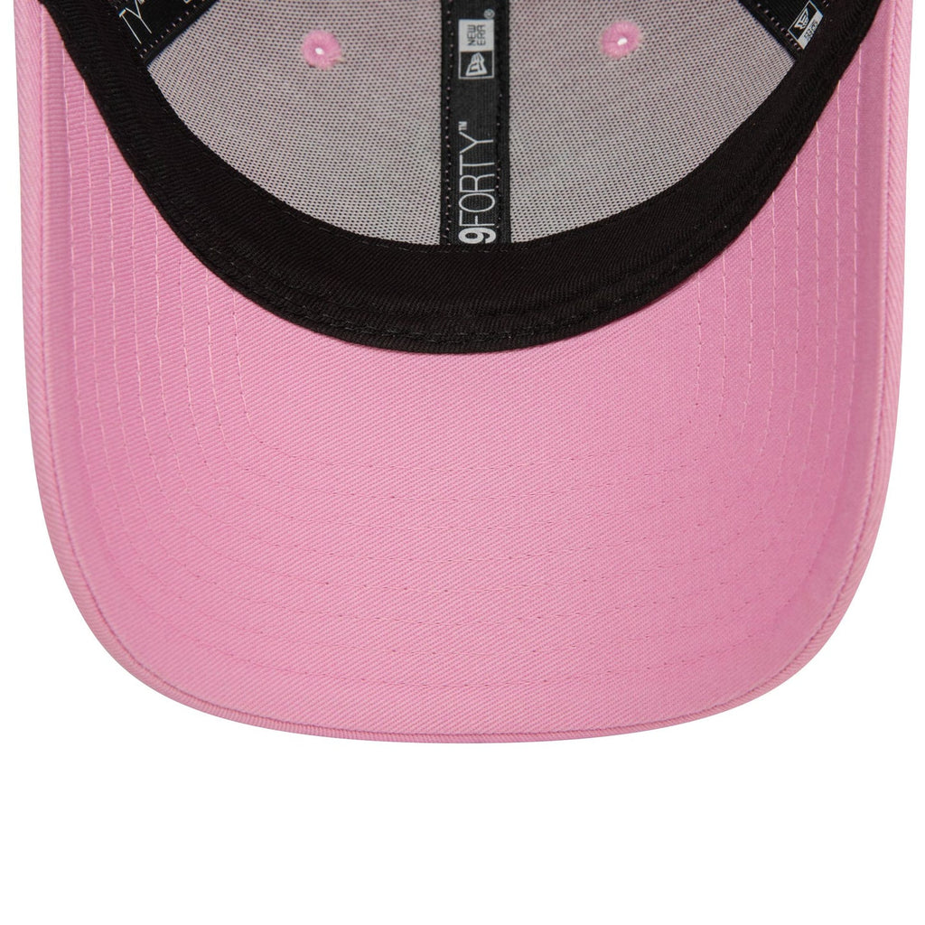 New York Yankees Essential Womens Pink 9FORTY Cap - Cap On