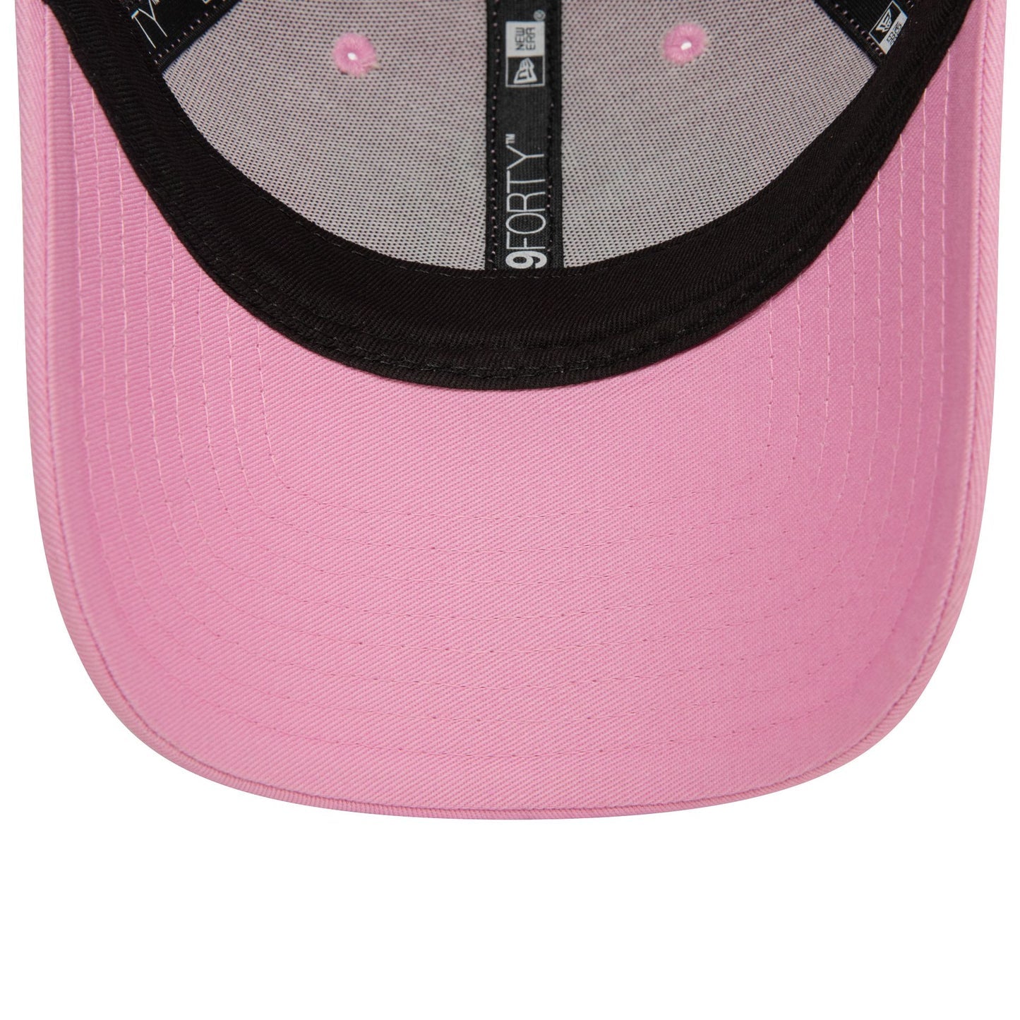 New York Yankees Essential Womens Pink 9FORTY Cap - Cap On