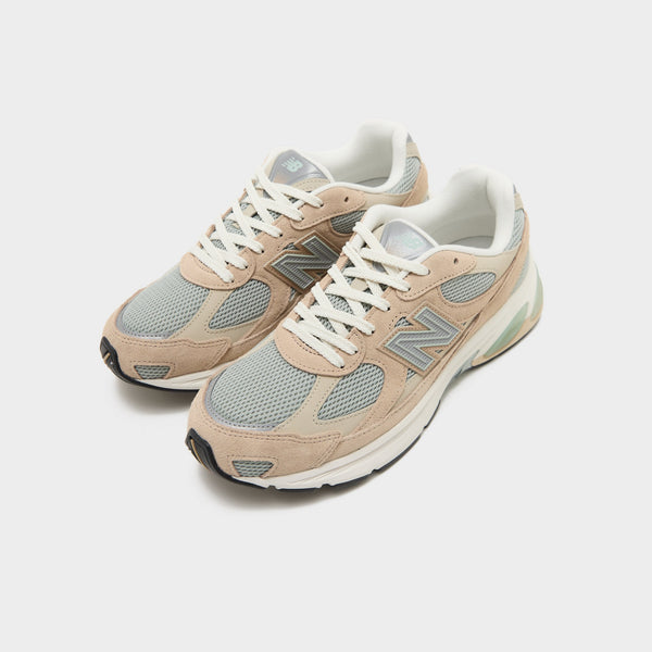 Beige New Balance 2010