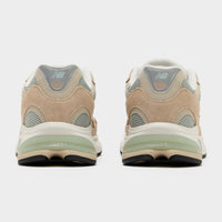 Beige New Balance 2010