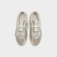 Beige New Balance 740 Women's