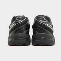 Black ASICS GEL-1130