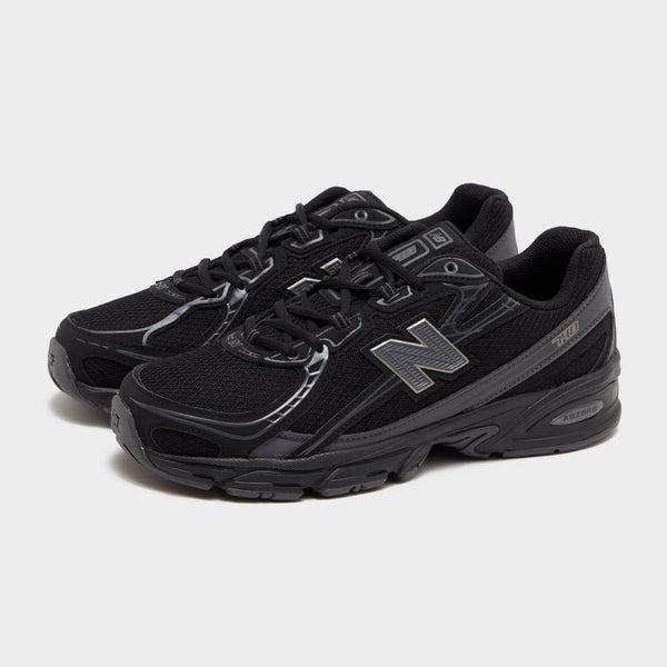 Black New Balance 740