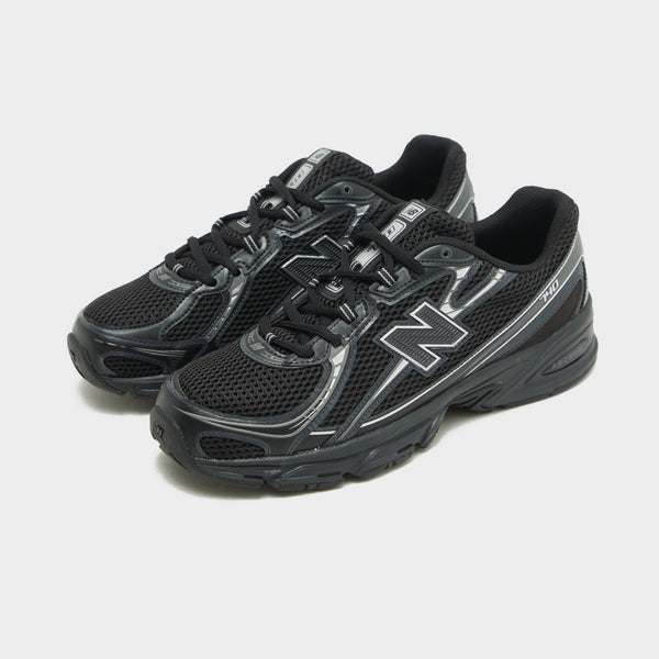 Black New Balance 740