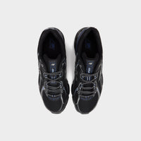 Black New Balance 740