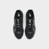 Black New Balance 740
