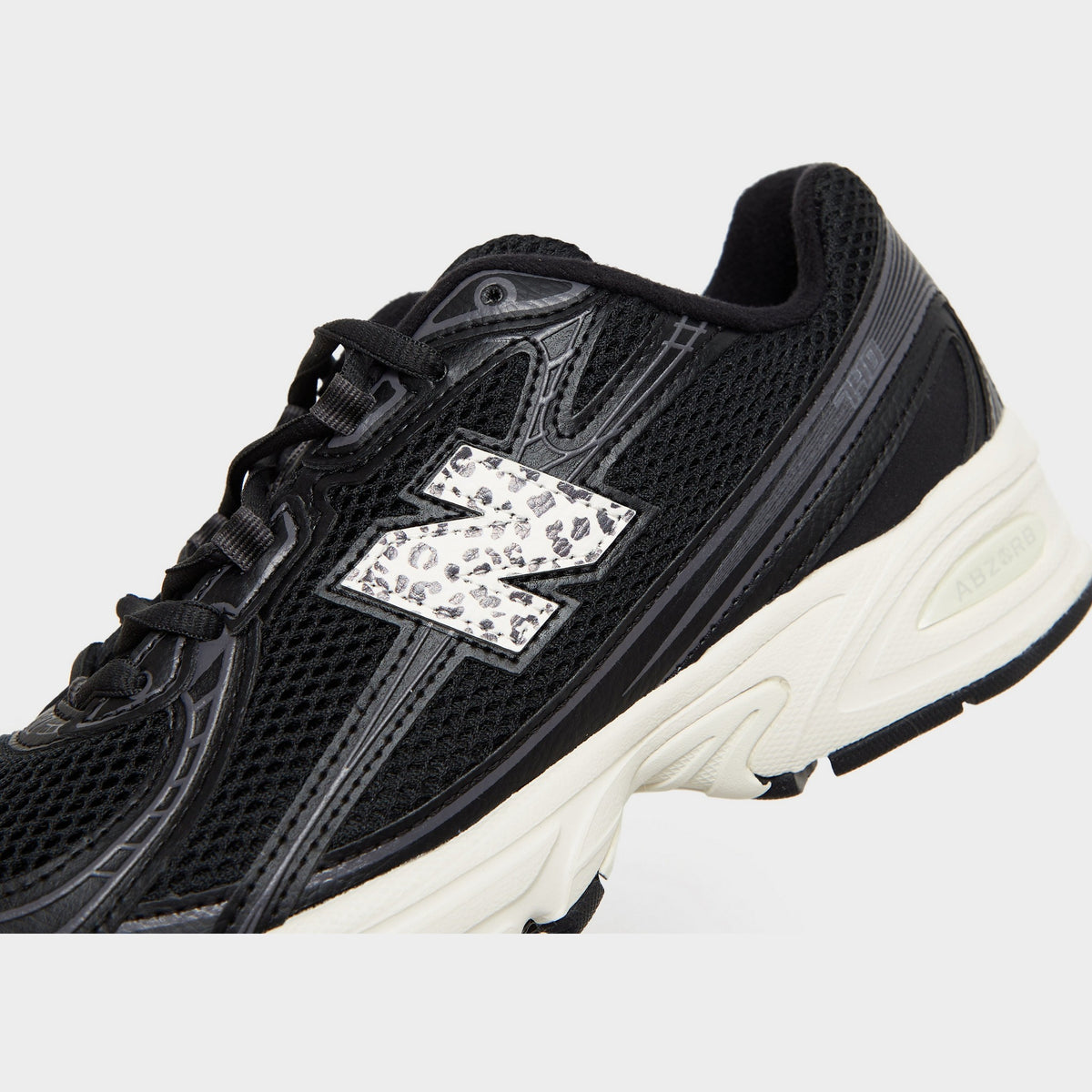 Black New Balance 740 Women's