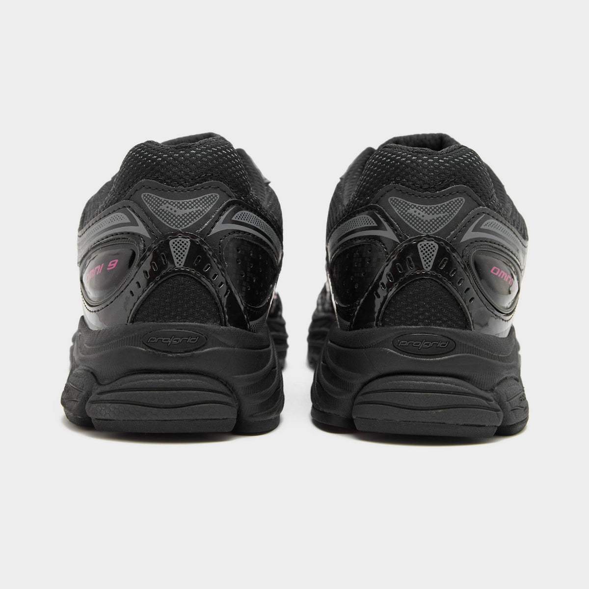 Black Saucony ProGrid Omni 9 OG