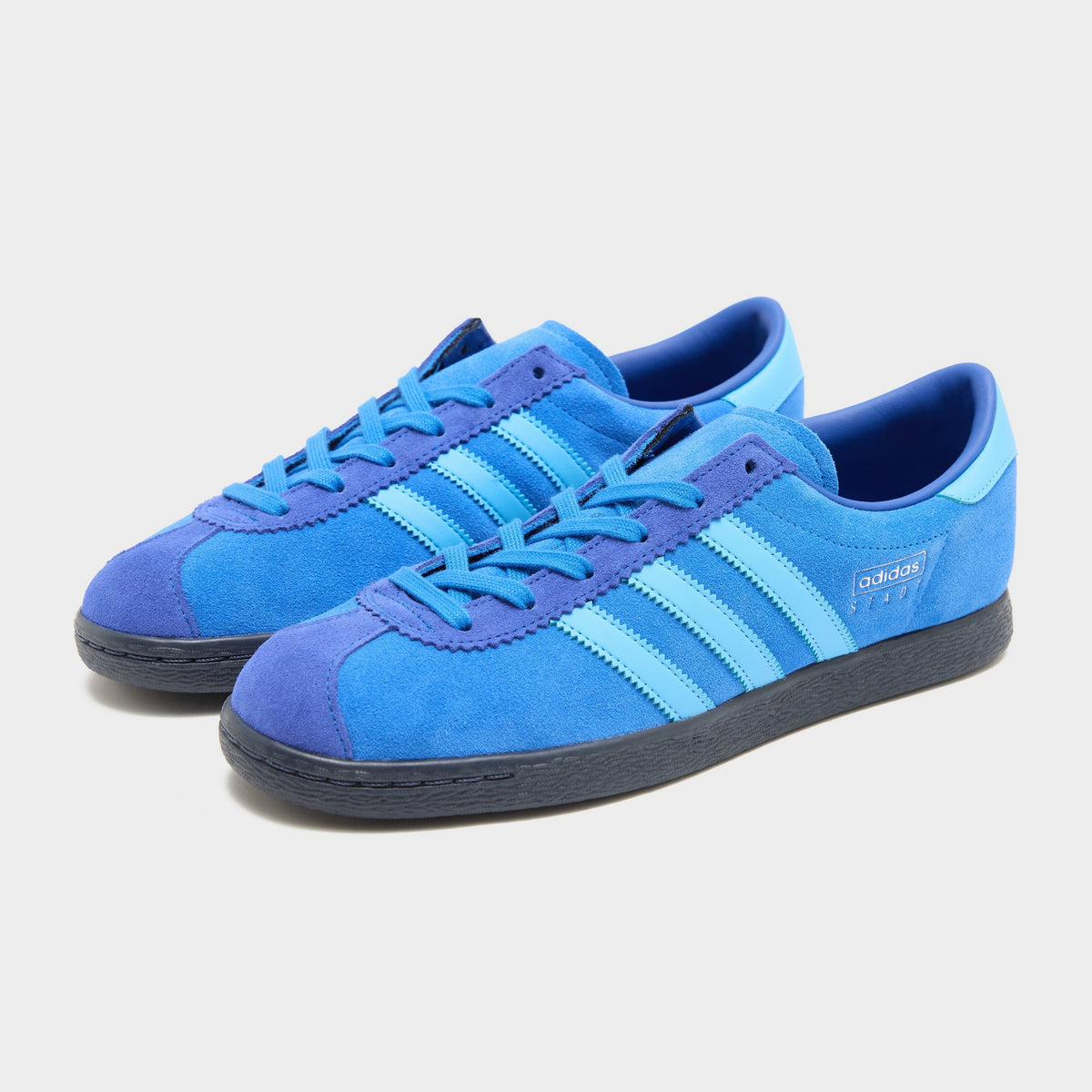 Blue adidas Originals Stadt
