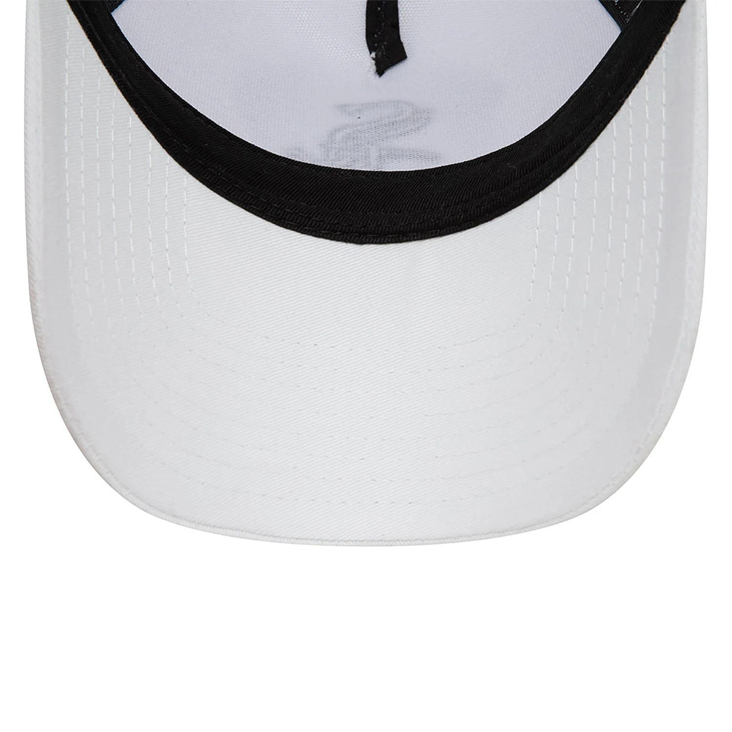 New Era Chicago White Sox League Essential White Trucker Cap