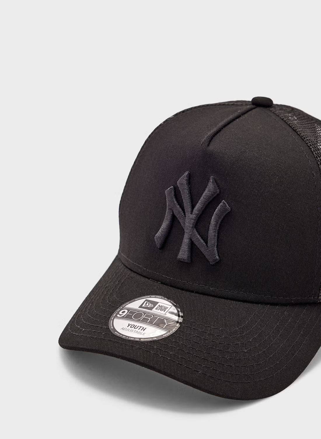 New Era 9Forty New York Yankees Cap (Youth) - Cap On
