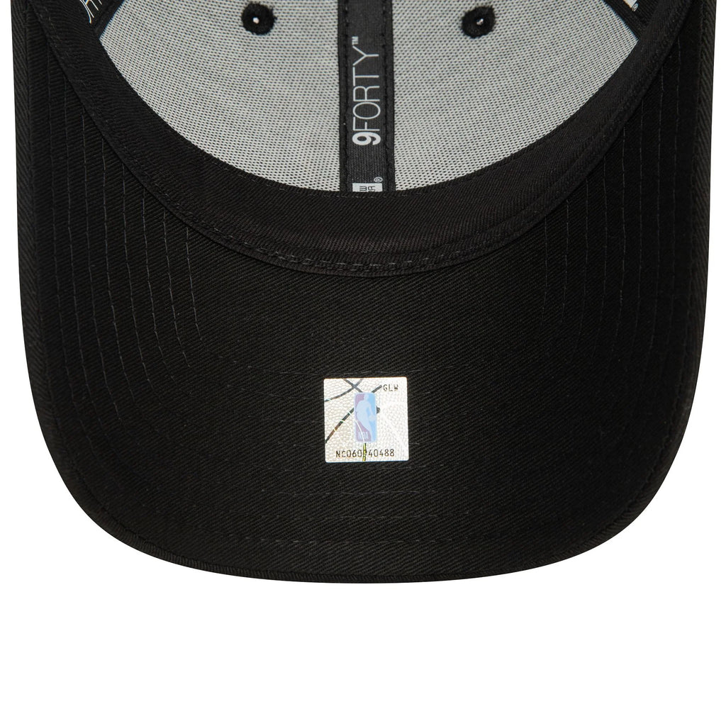 New Era Chicago Bulls Home Field Black 9FORTY Adjustable Trucker Cap - Cap On