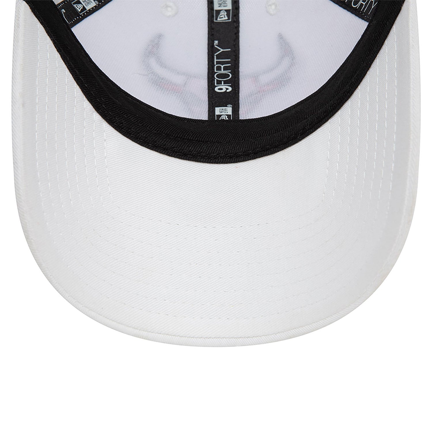 New Era Chicago Bulls NBA White 9FORTY Adjustable Cap - Cap On