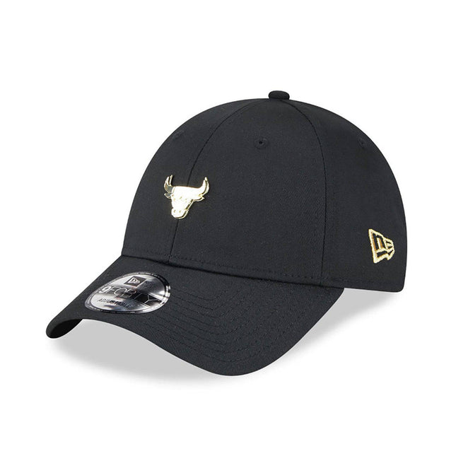 New Era Chicago Bulls Pin Logo Black 9FORTY Adjustable Cap - Cap On