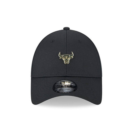 New Era Chicago Bulls Pin Logo Black 9FORTY Adjustable Cap - Cap On