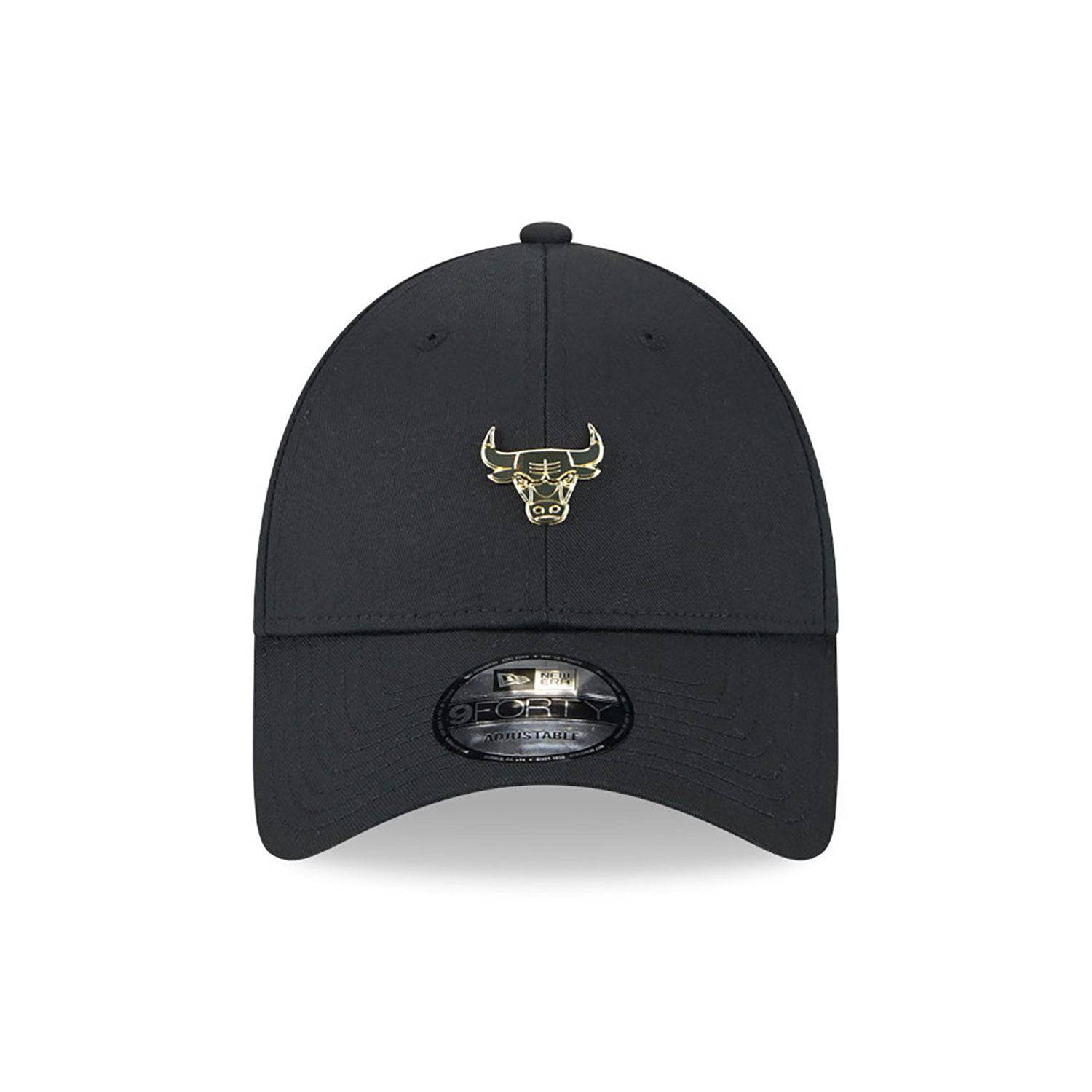 New Era Chicago Bulls Pin Logo Black 9FORTY Adjustable Cap - Cap On