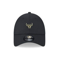 New Era Chicago Bulls Pin Logo Black 9FORTY Adjustable Cap - Cap On