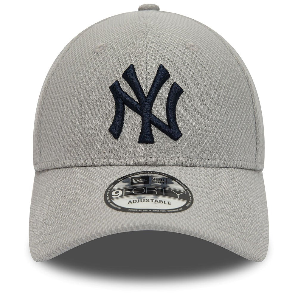 New Era Diamond 9Forty New York Yankees Cap - Cap On