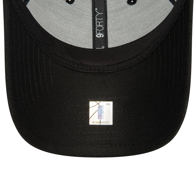 New Era LA Lakers Home Field Black 9FORTY Adjustable Trucker Cap - Cap On