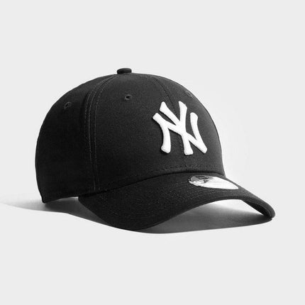 New Era MLB 9FORTY New York Yankees Cap (Youth) - Cap On